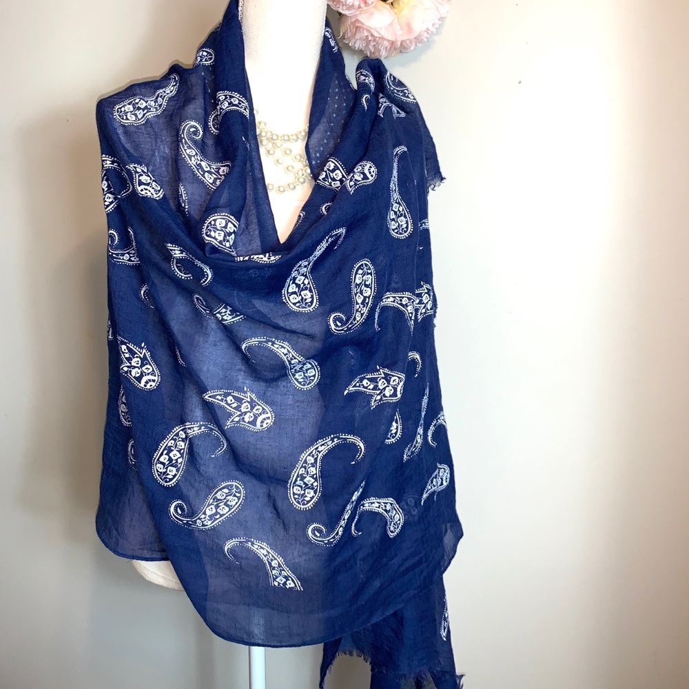NWT Charlotte Russe Navy Blue Paisley Wrap